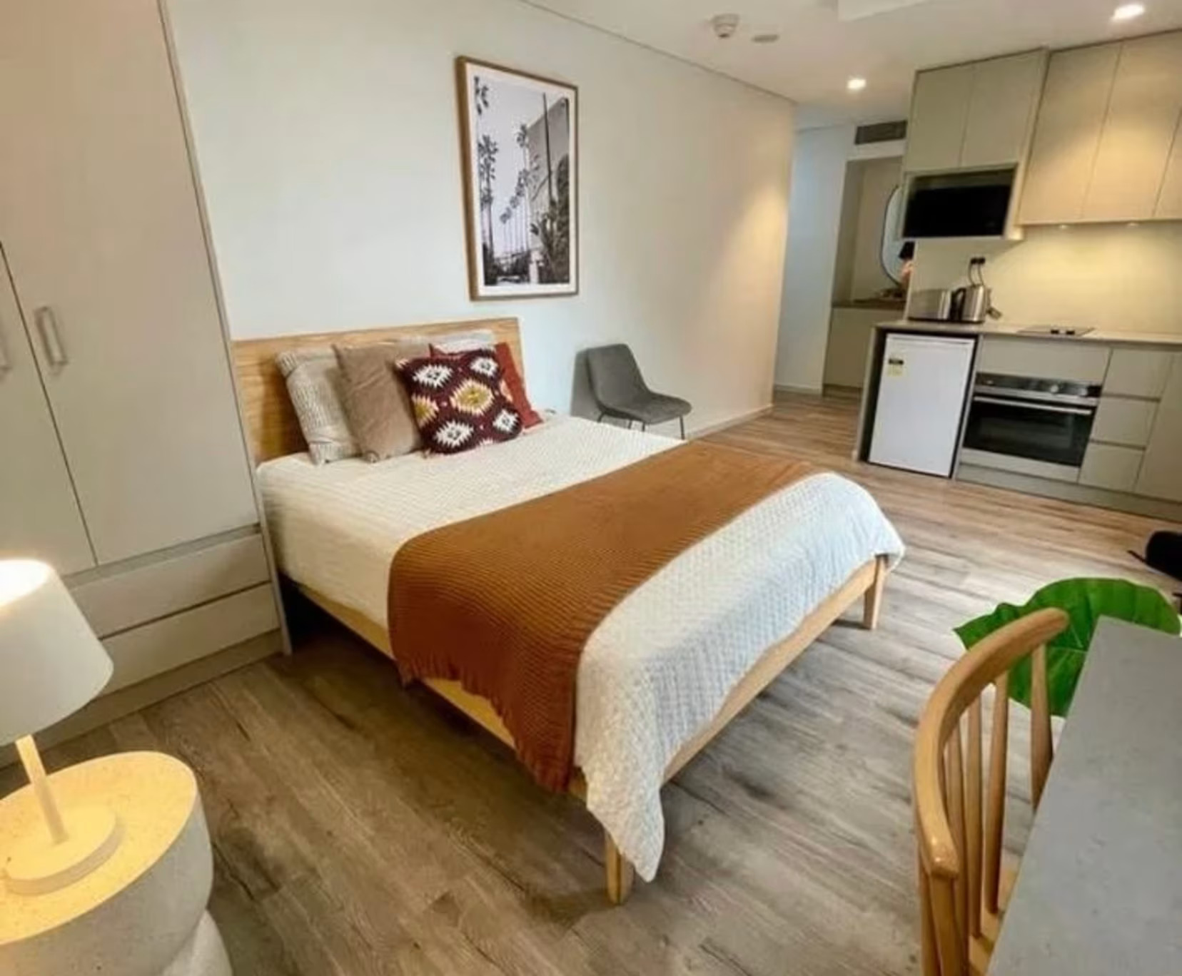 Jurong-East Room for Rent